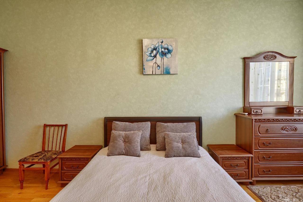 Apartment Near Lva Tolstoho Square Kyiv Exterior photo