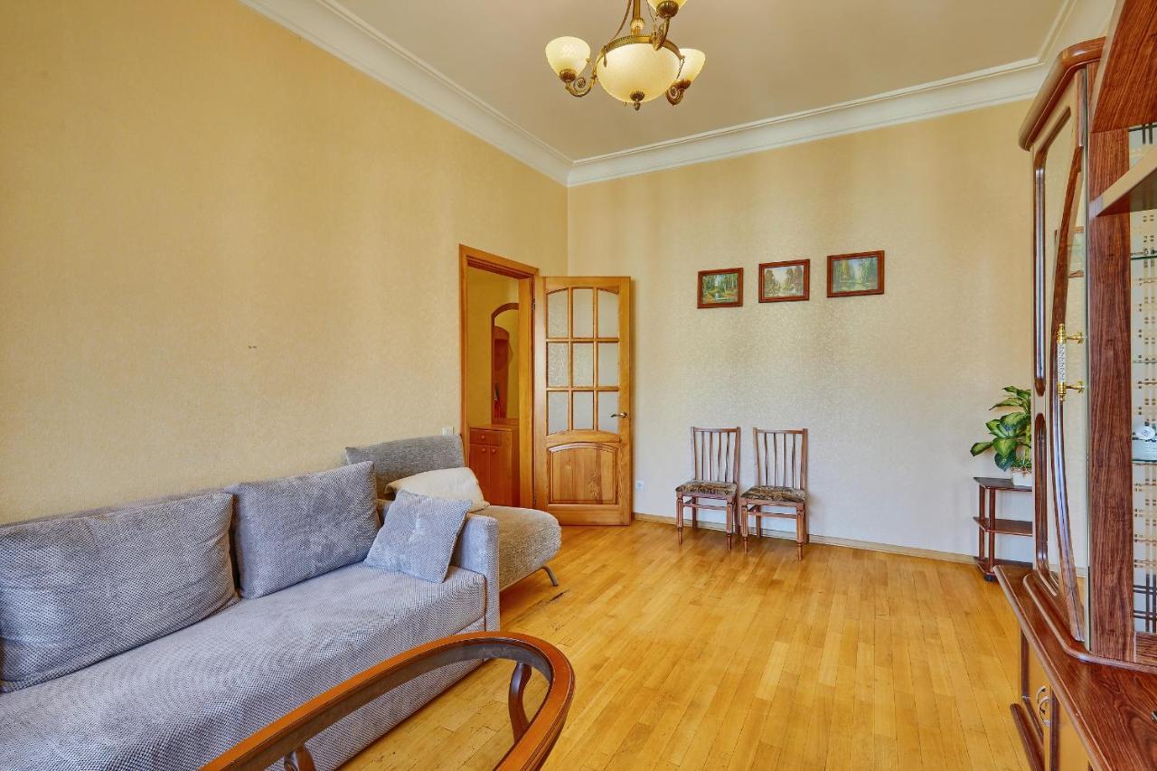 Apartment Near Lva Tolstoho Square Kyiv Exterior photo